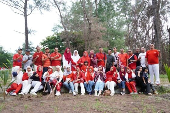 Gerakan Menanam 10.000 Pohon Kelapa